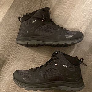 New Keen Magnet Terradora II, mid waterproof hiking women’s boot, size 8.